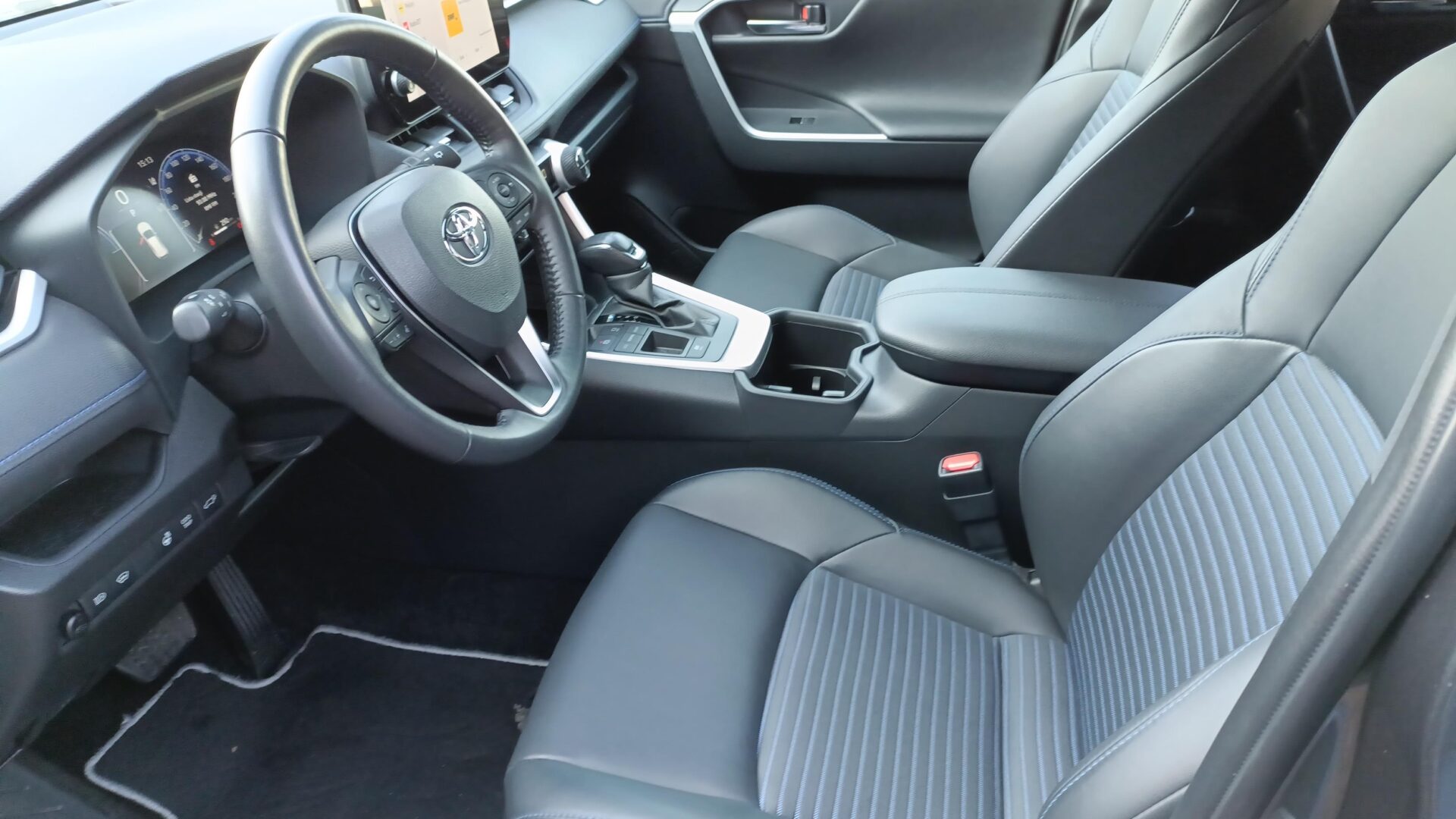 Toyota RAV4 - zdjęcie 9