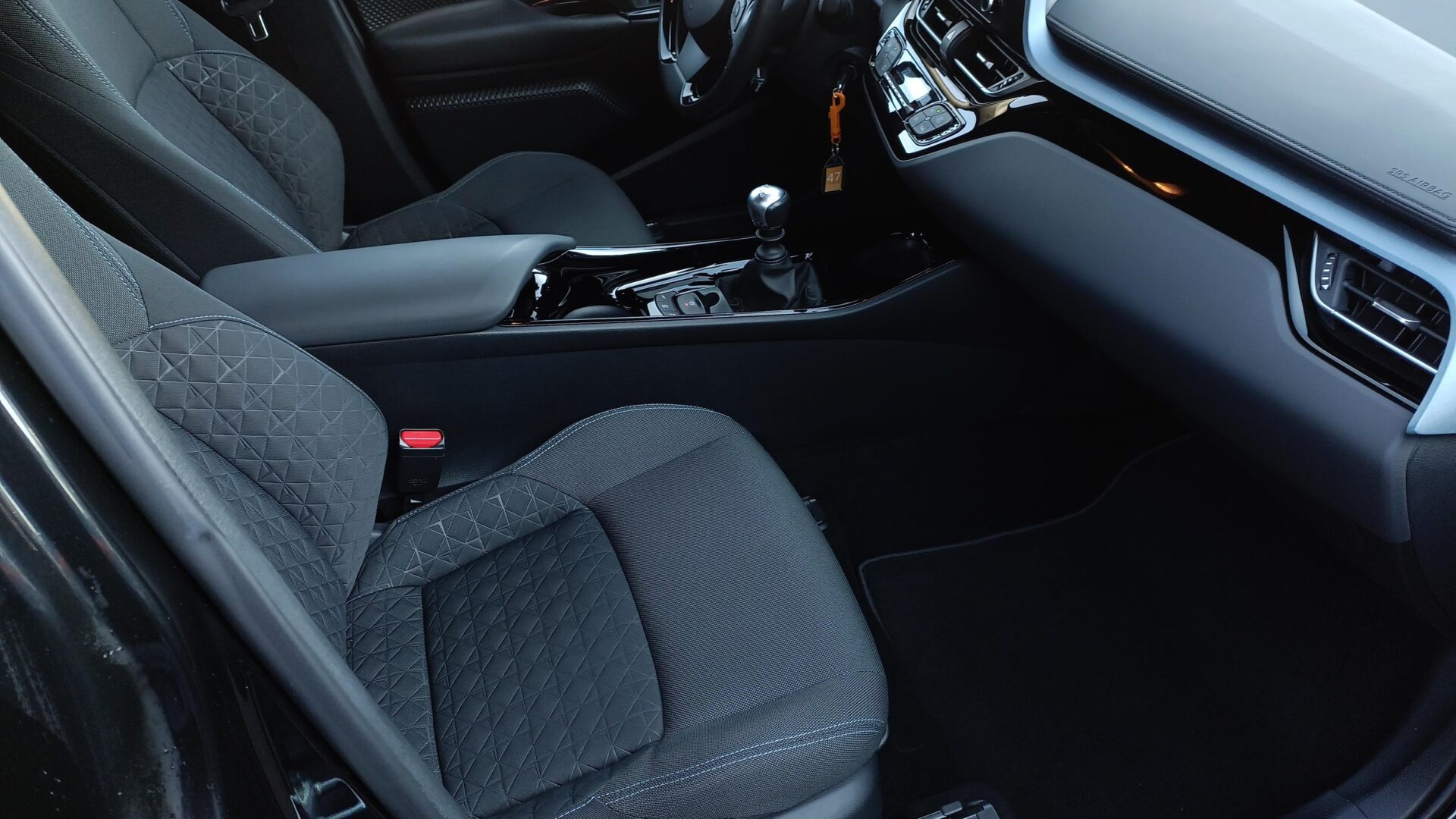 Toyota C-HR - zdjęcie 12