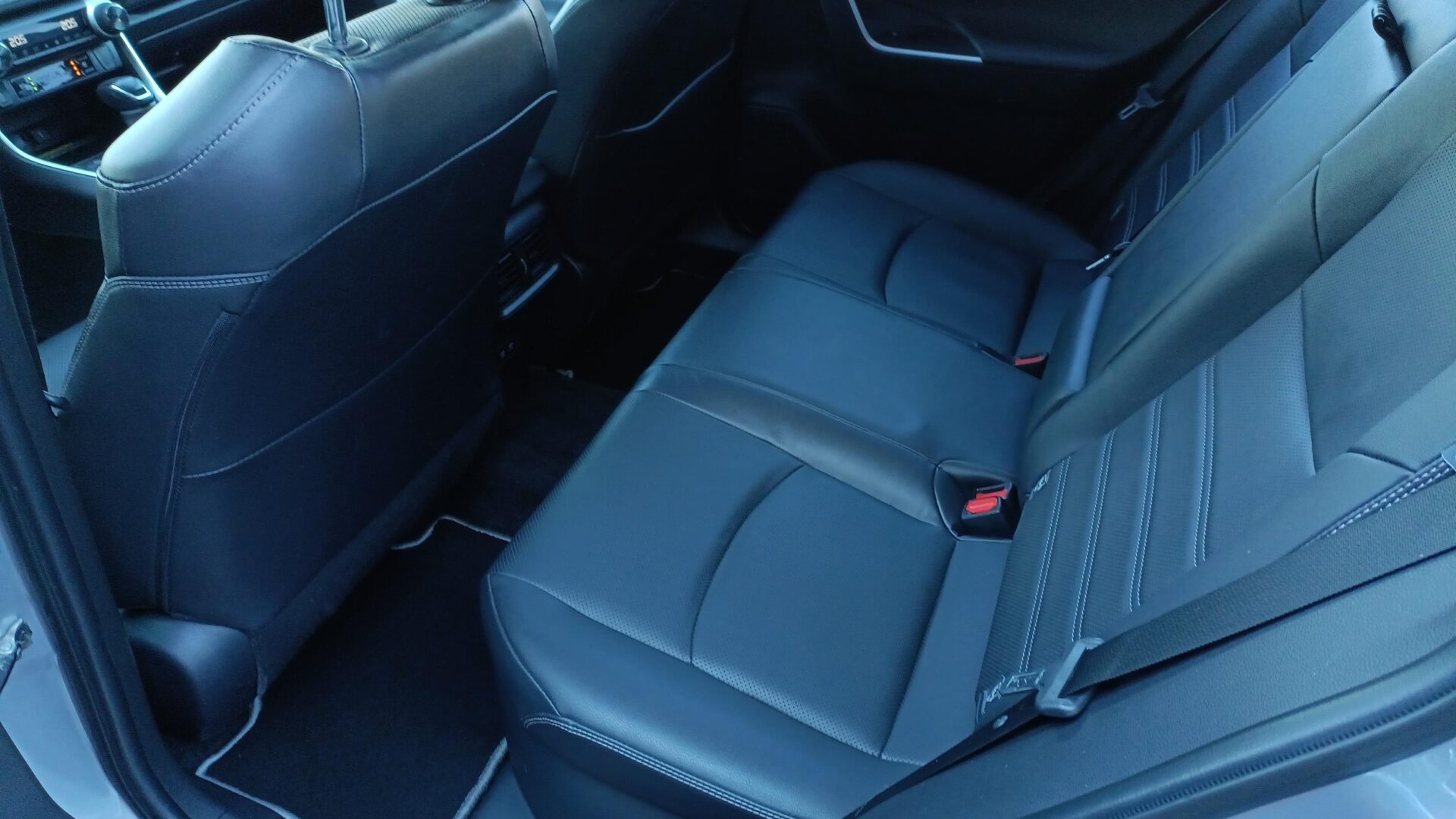 Toyota RAV4 - zdjęcie 10