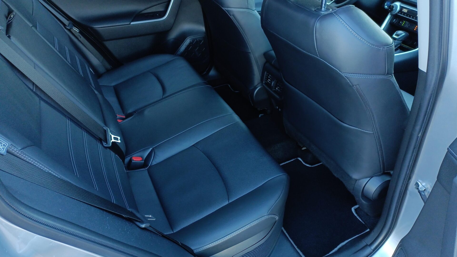 Toyota RAV4 - zdjęcie 12