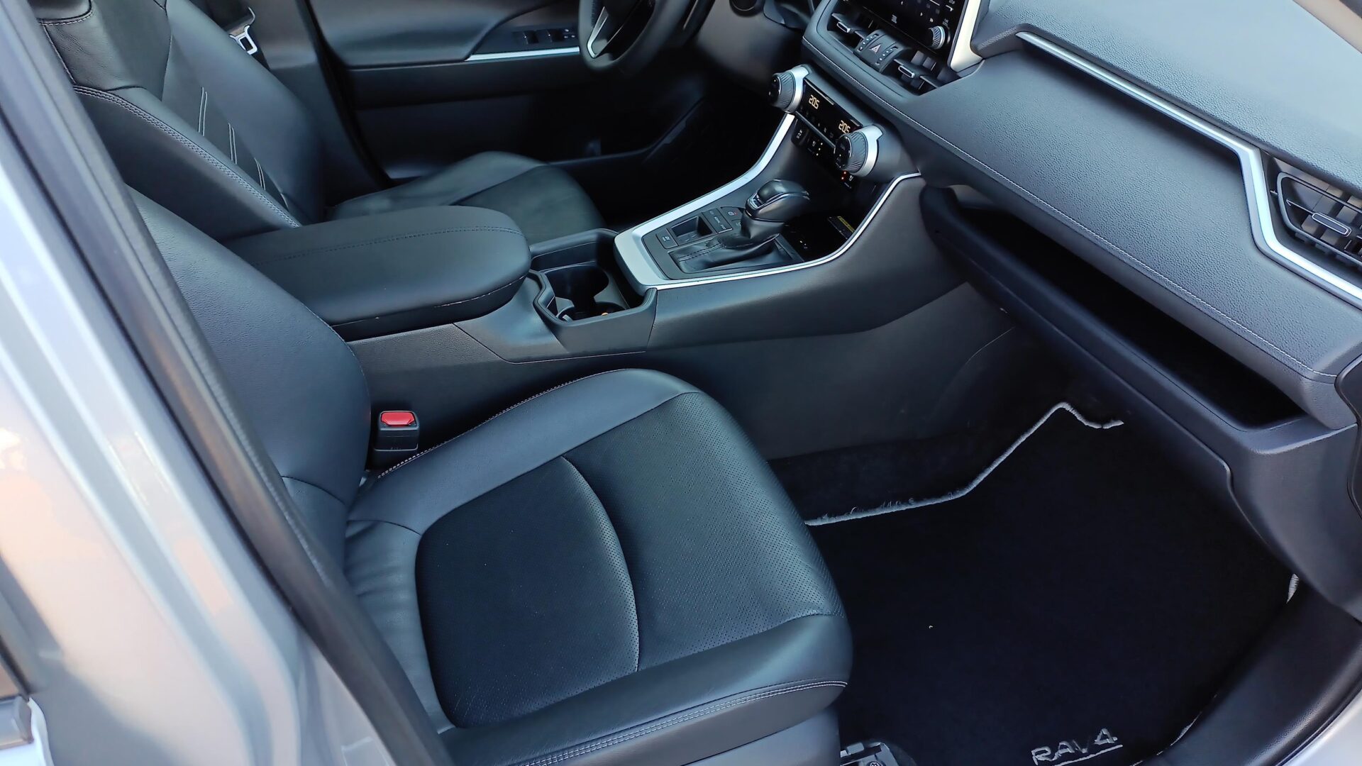 Toyota RAV4 - zdjęcie 13