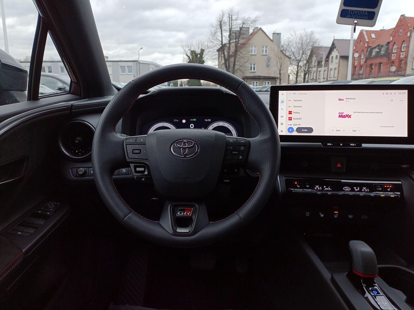 Toyota C-HR - zdjęcie 14