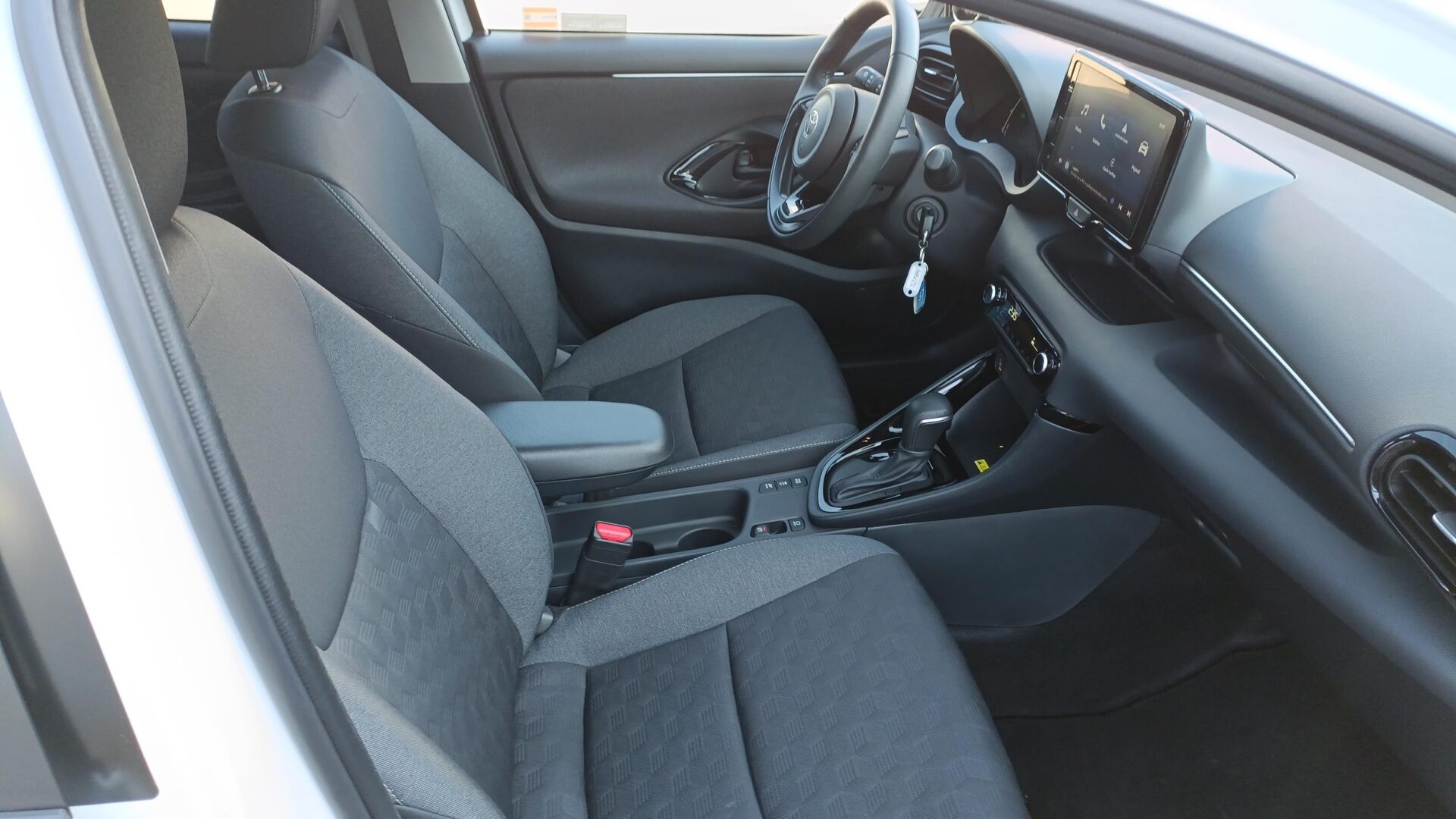 Toyota Yaris - zdjęcie 9