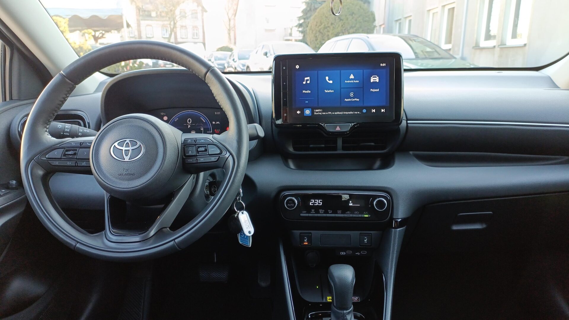 Toyota Yaris - zdjęcie 11