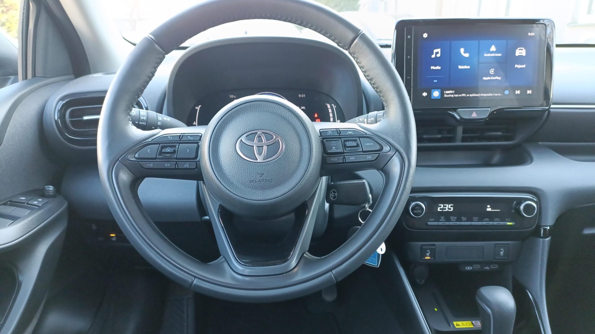 Toyota Yaris - zdjęcie 12