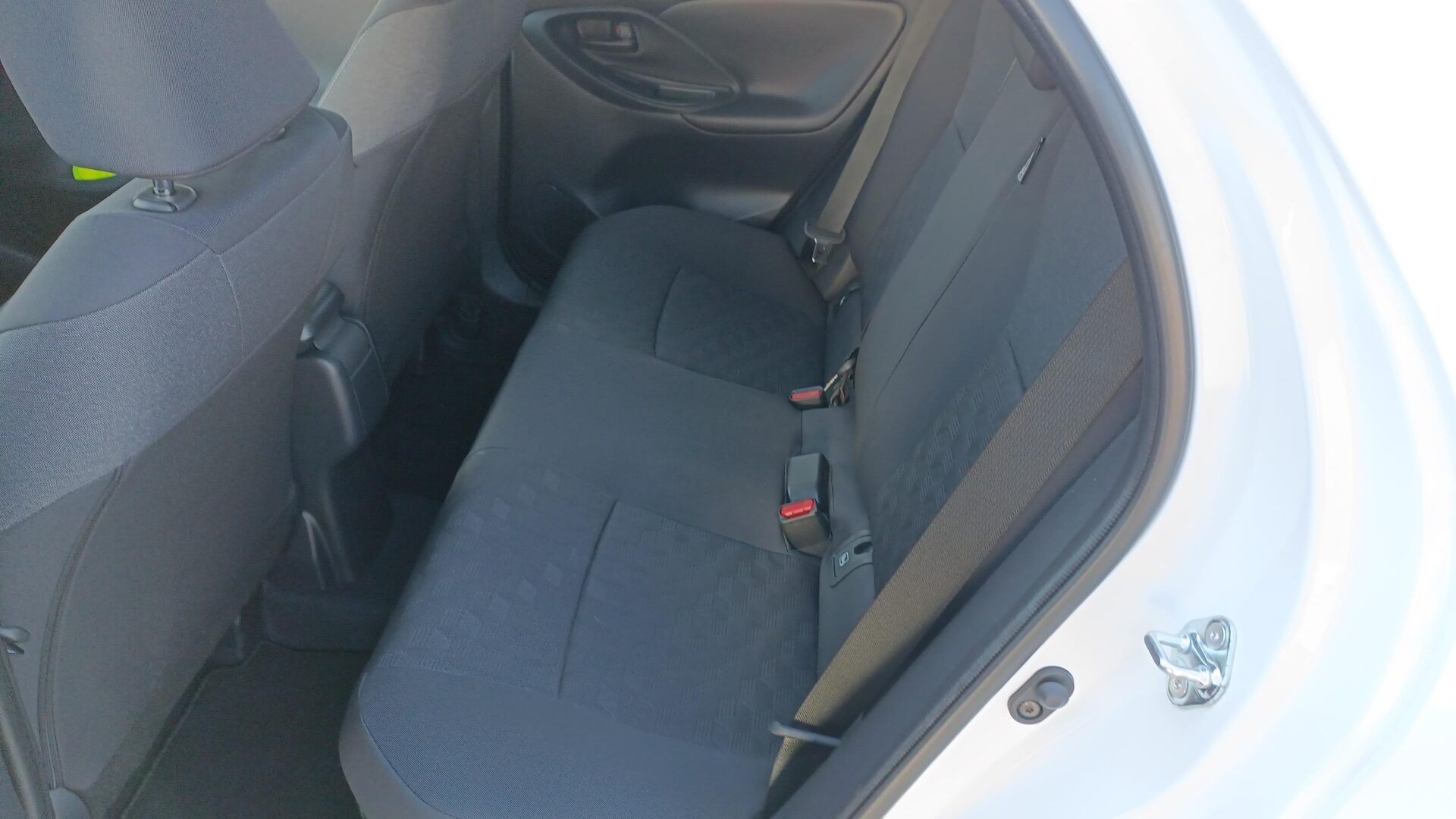 Toyota Yaris - zdjęcie 14