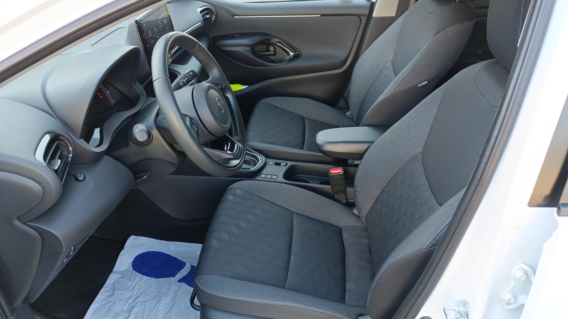 Toyota Yaris - zdjęcie 15