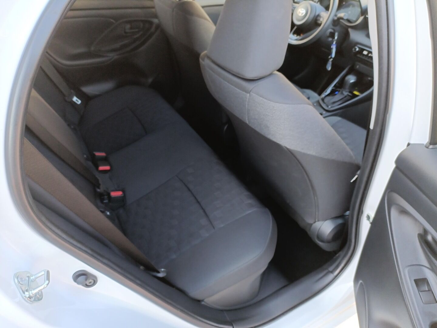 Toyota Yaris - zdjęcie 11