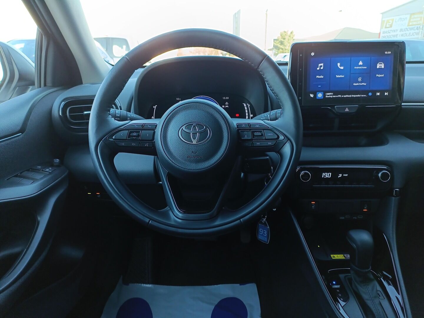 Toyota Yaris - zdjęcie 14