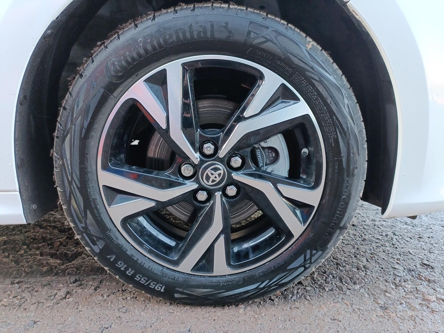 Toyota Yaris - zdjęcie 18