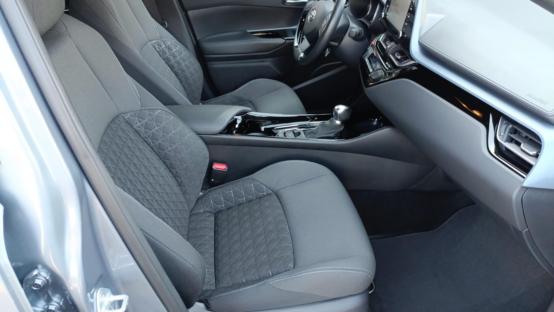 Toyota C-HR - zdjęcie 11