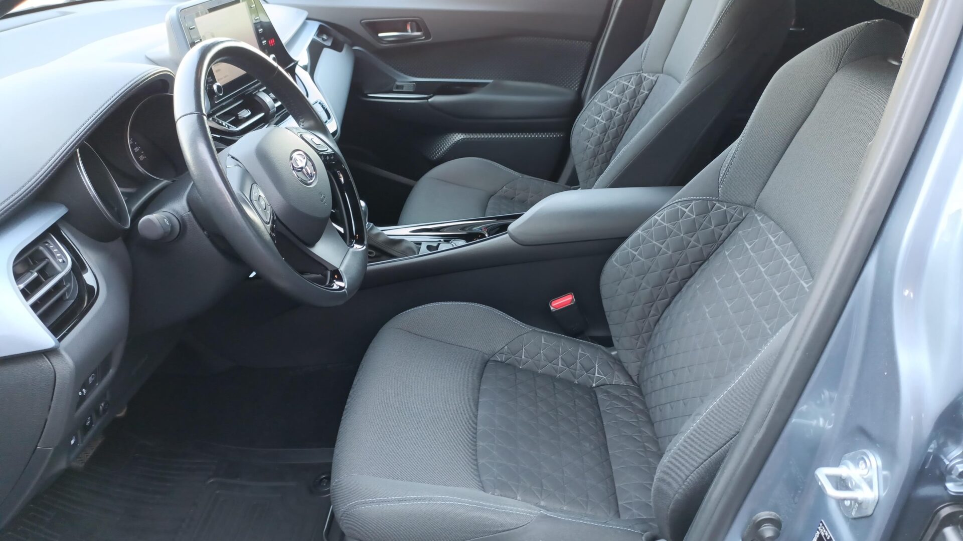 Toyota C-HR - zdjęcie 9