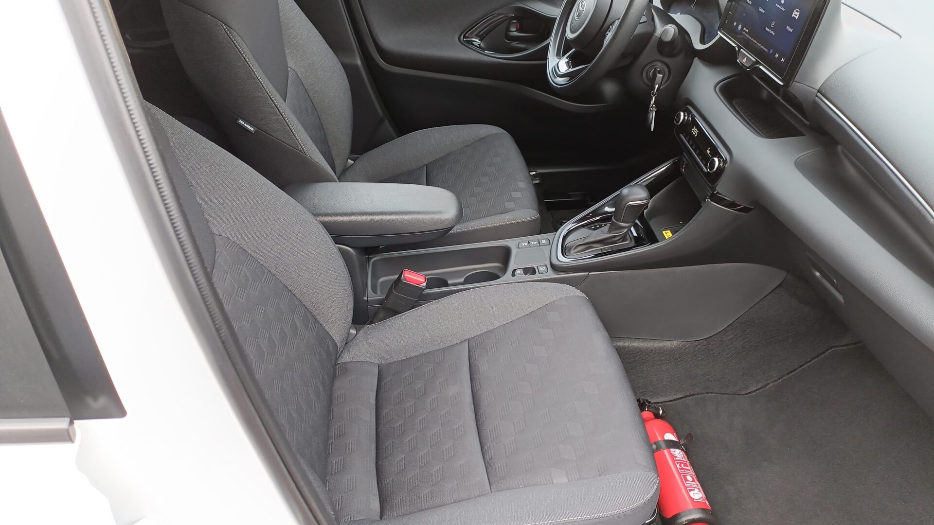 Toyota Yaris - zdjęcie 12