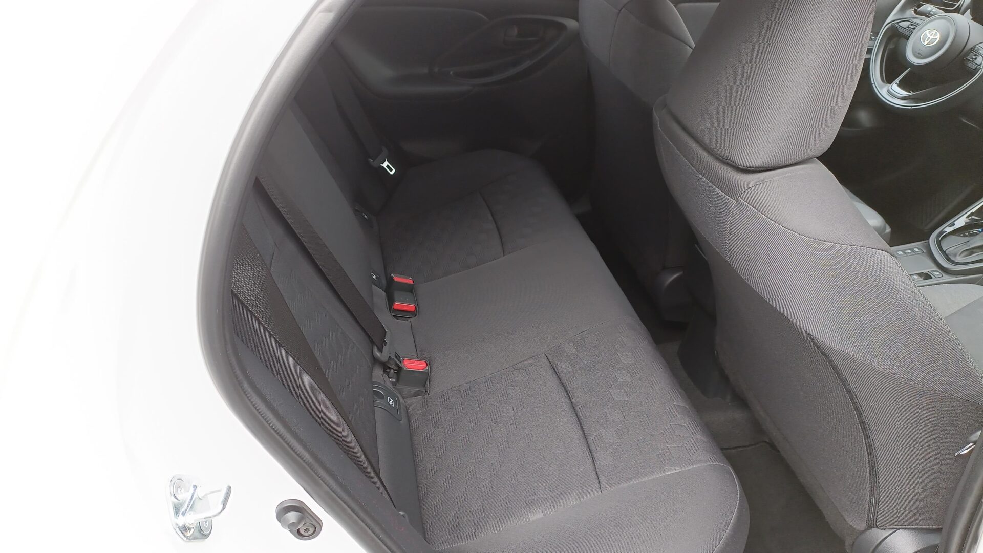 Toyota Yaris - zdjęcie 13