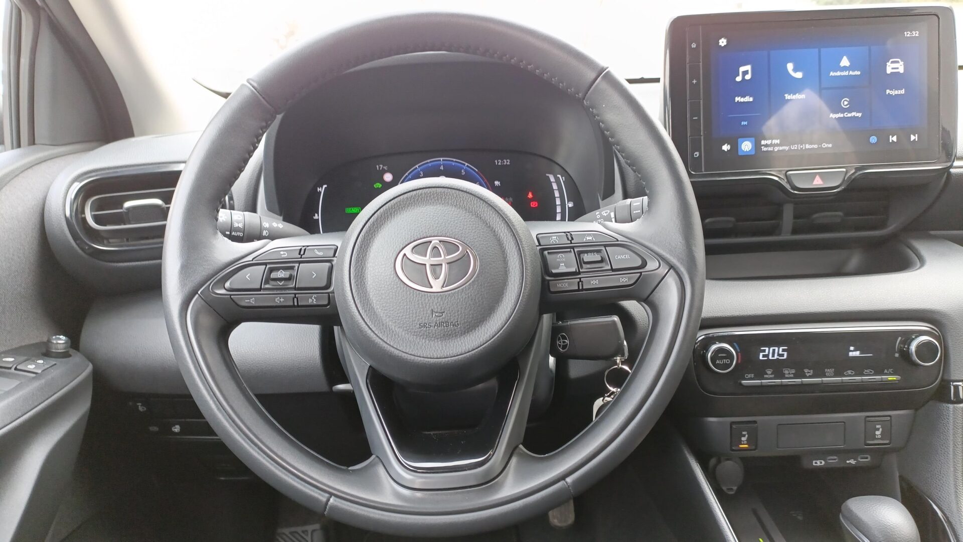 Toyota Yaris - zdjęcie 14