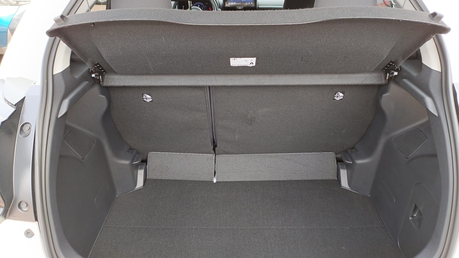 Toyota Yaris - zdjęcie 18