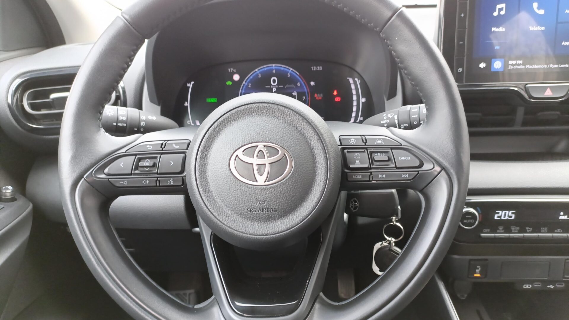Toyota Yaris - zdjęcie 15