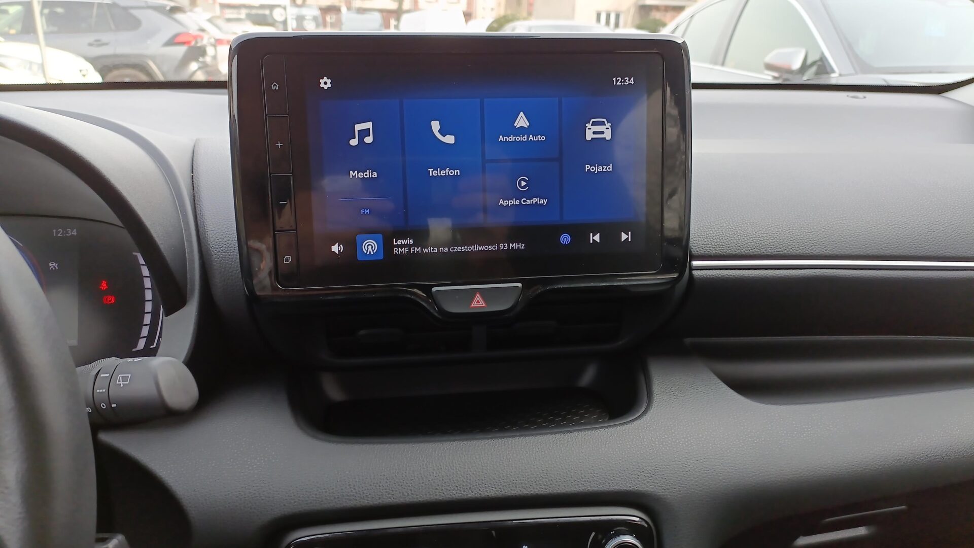 Toyota Yaris - zdjęcie 17