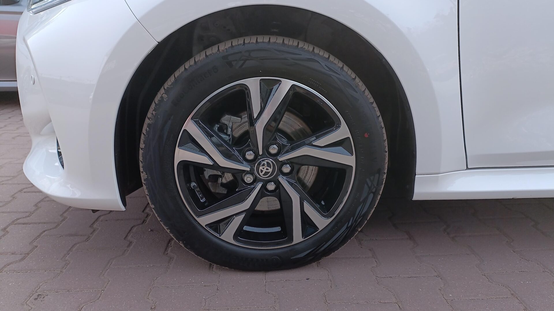 Toyota Yaris - zdjęcie 19