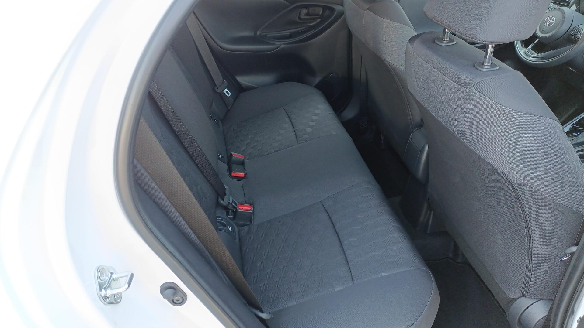 Toyota Yaris - zdjęcie 10