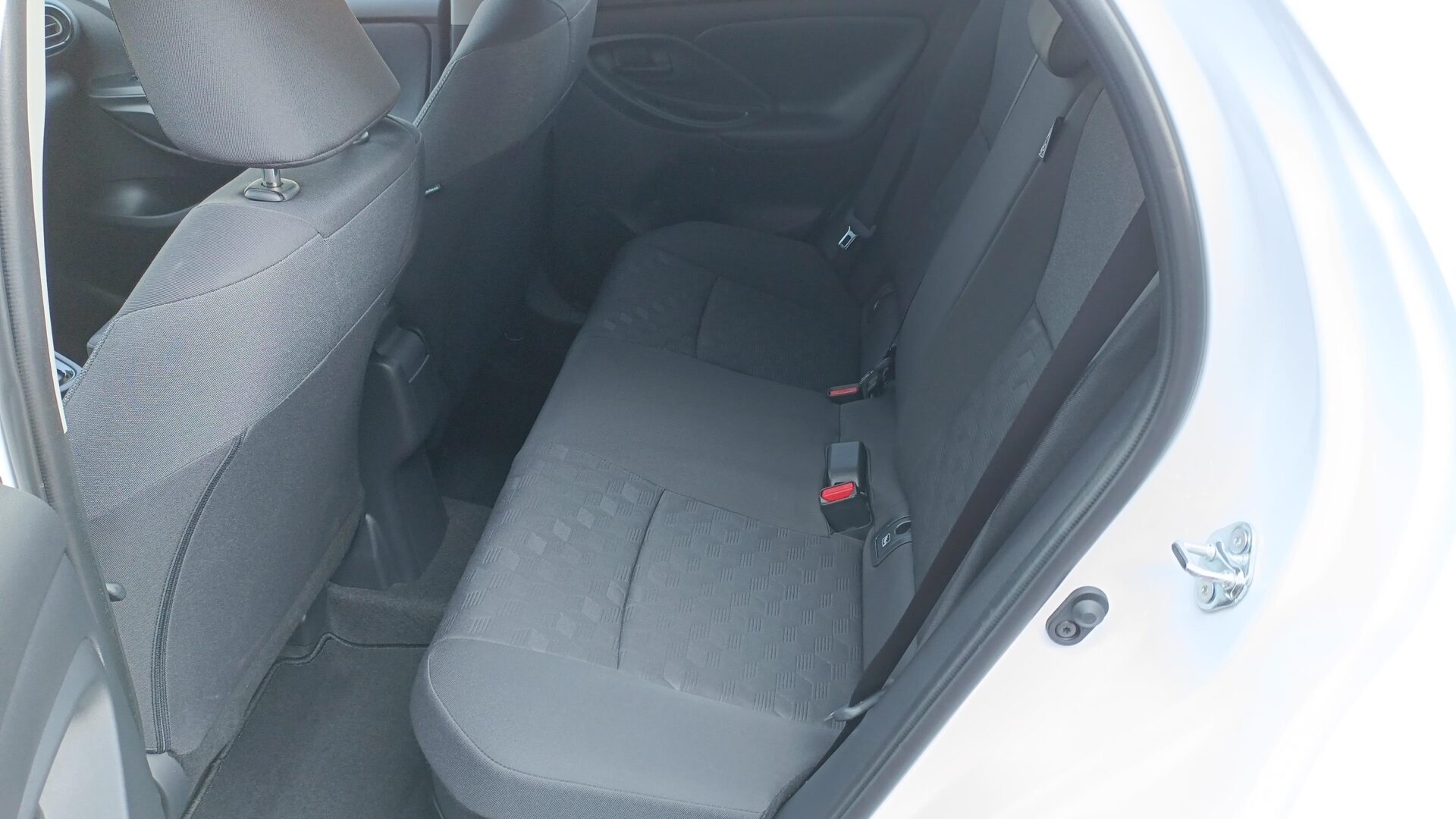 Toyota Yaris - zdjęcie 14