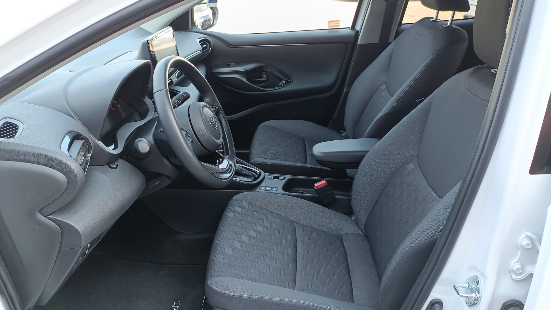 Toyota Yaris - zdjęcie 15