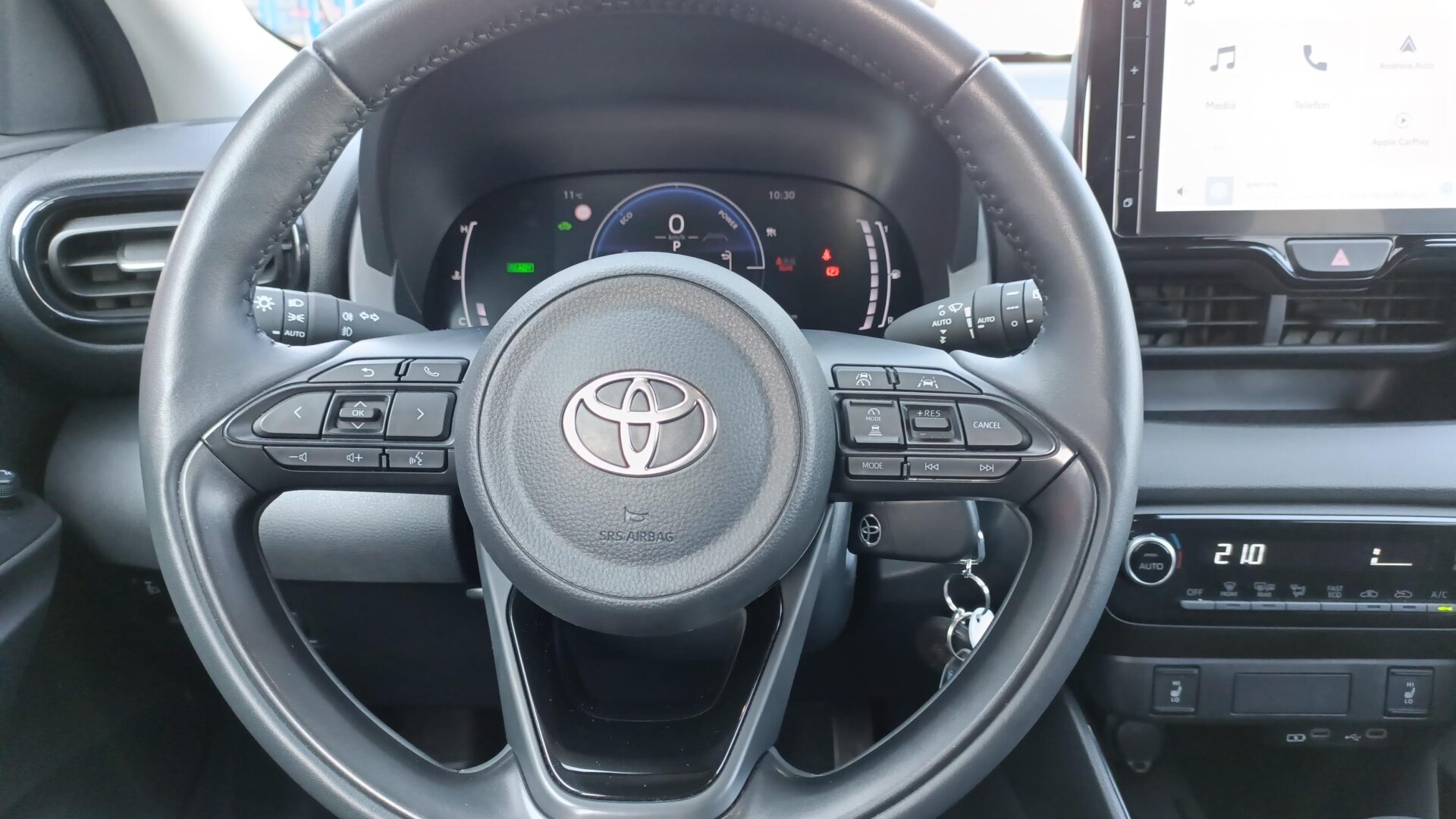 Toyota Yaris - zdjęcie 16