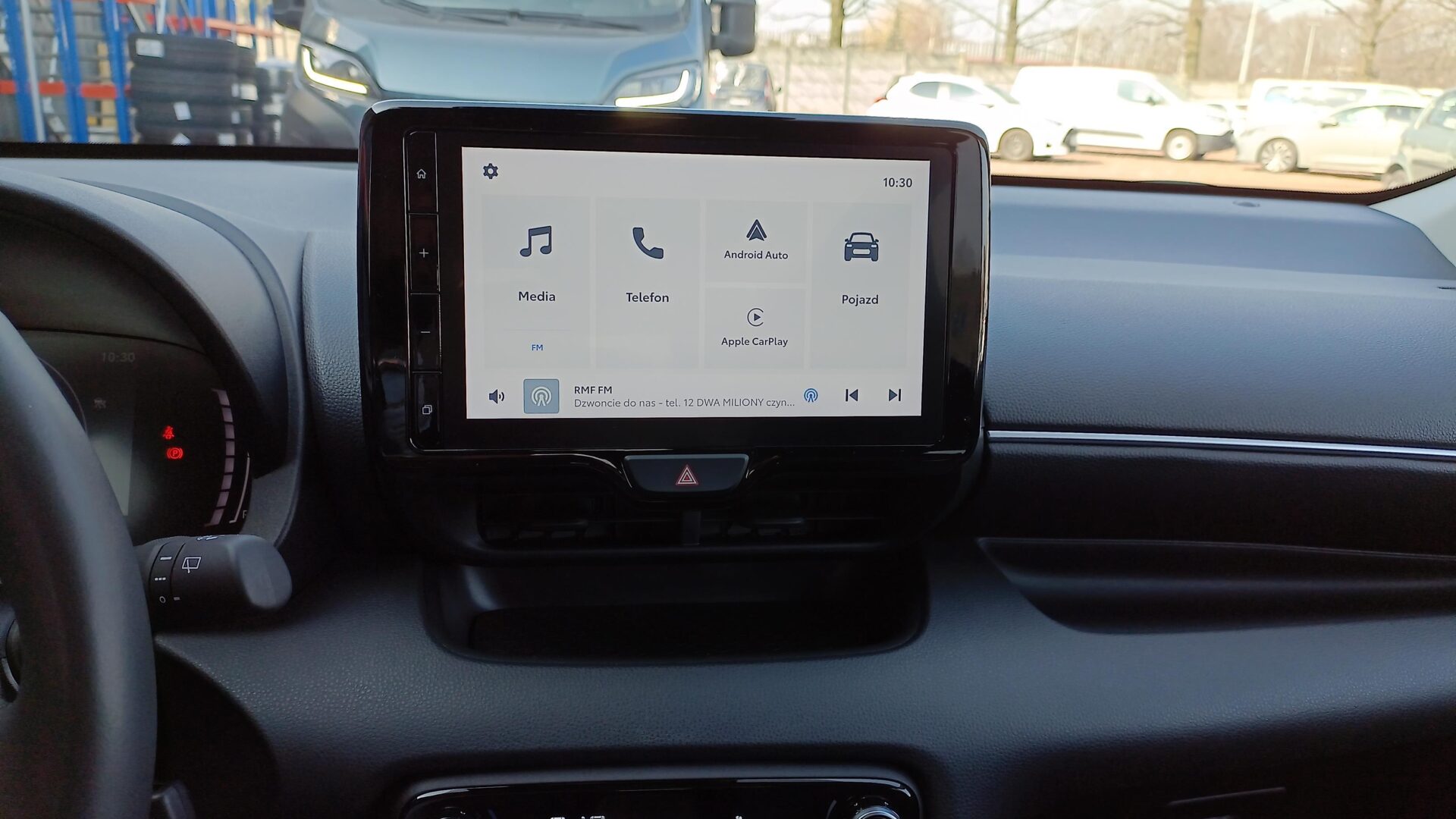 Toyota Yaris - zdjęcie 18