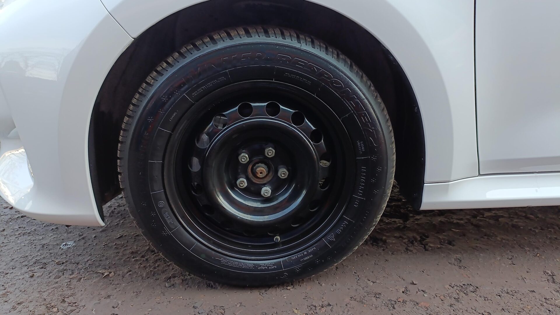 Toyota Yaris - zdjęcie 19