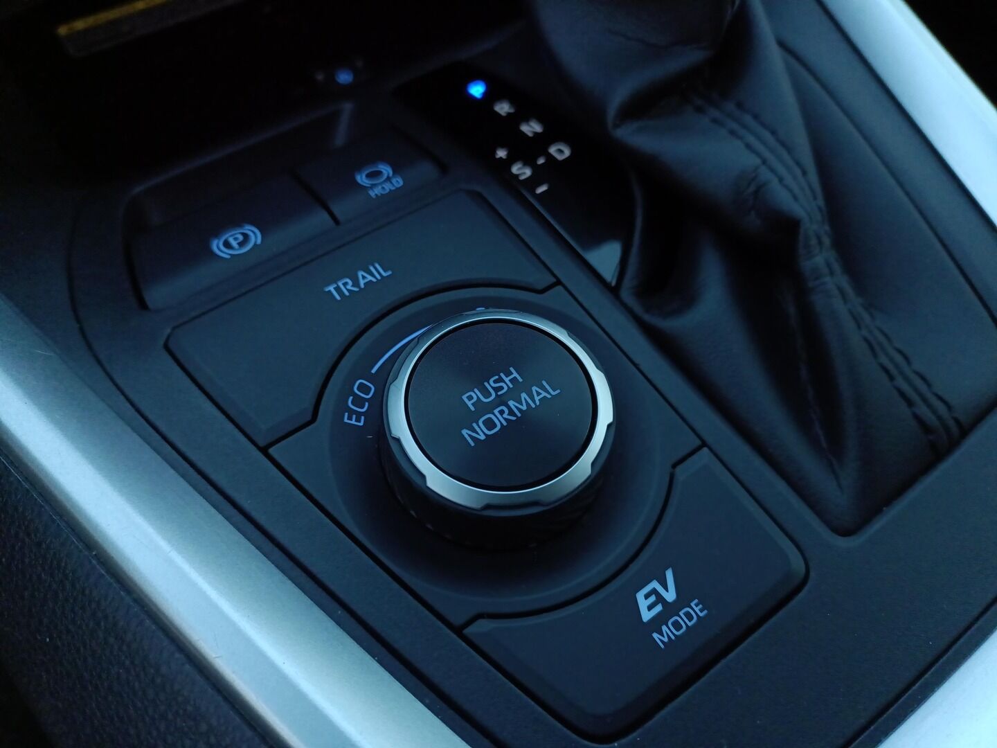 Toyota RAV4 - zdjęcie 16