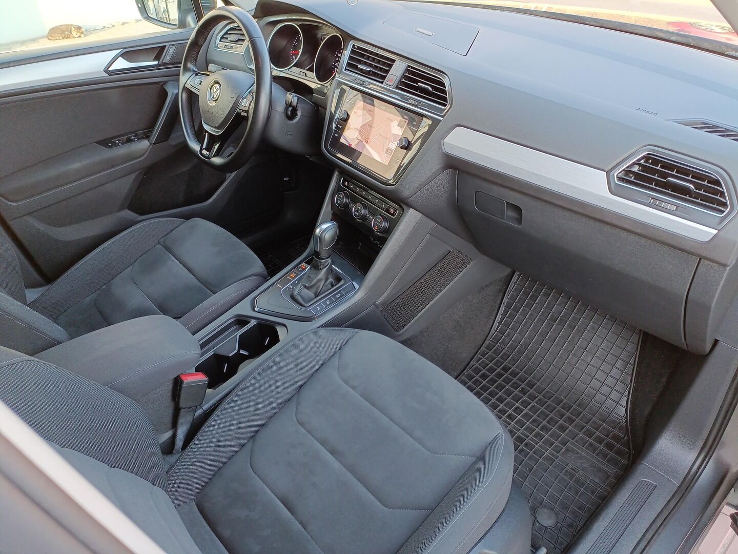 Volkswagen Tiguan - zdjęcie 9