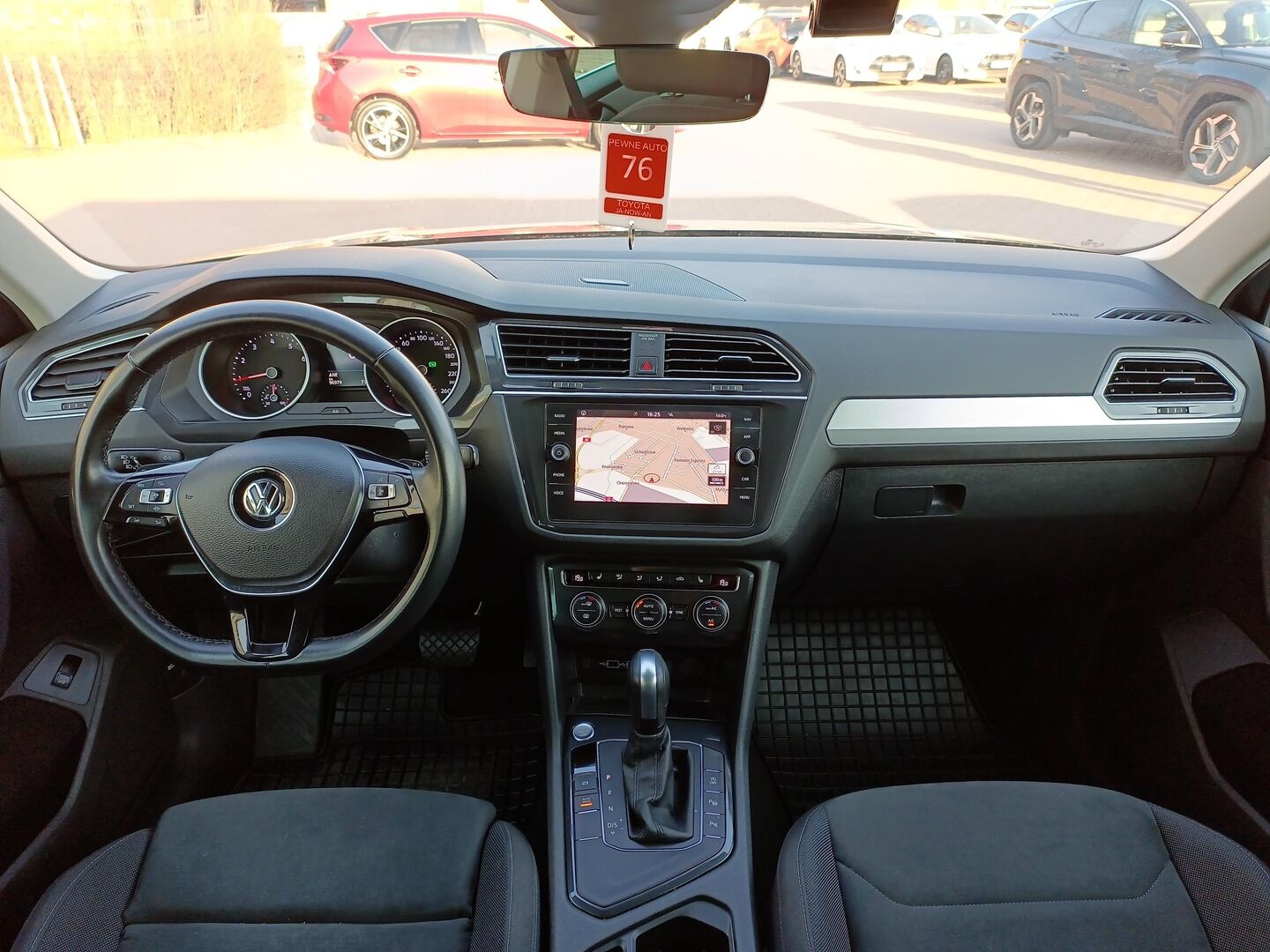 Volkswagen Tiguan - zdjęcie 11