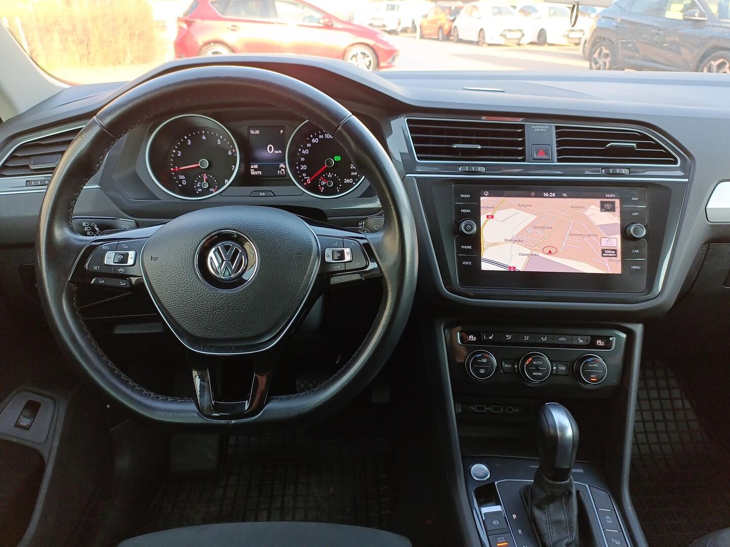 Volkswagen Tiguan - zdjęcie 12