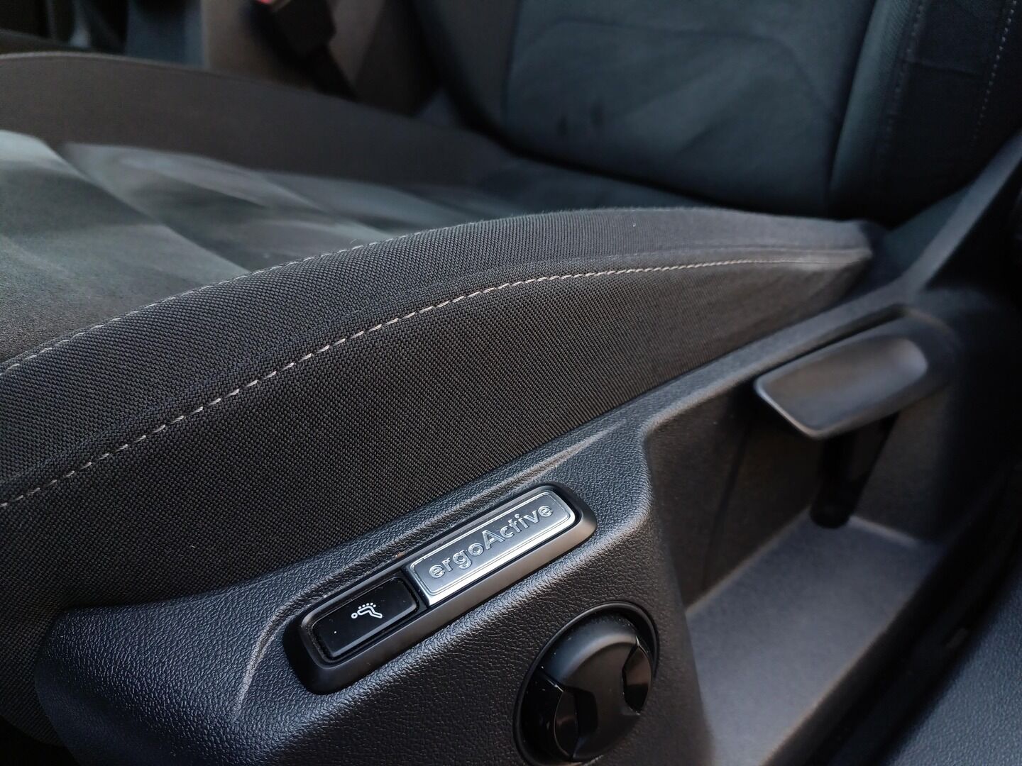 Volkswagen Tiguan - zdjęcie 19