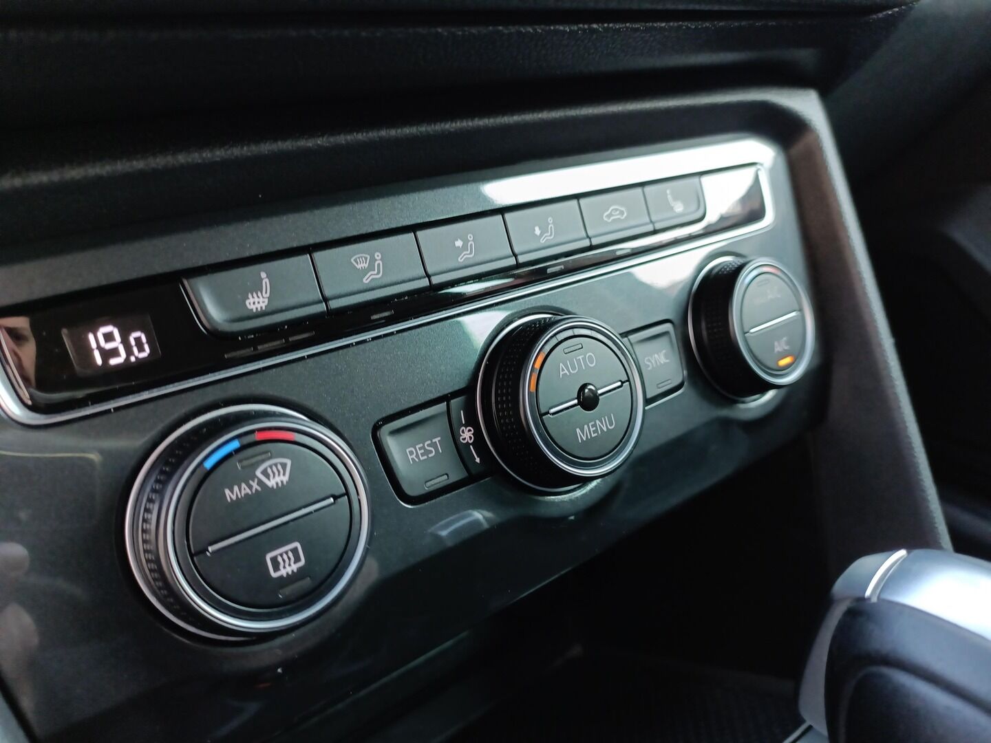 Volkswagen Tiguan - zdjęcie 16