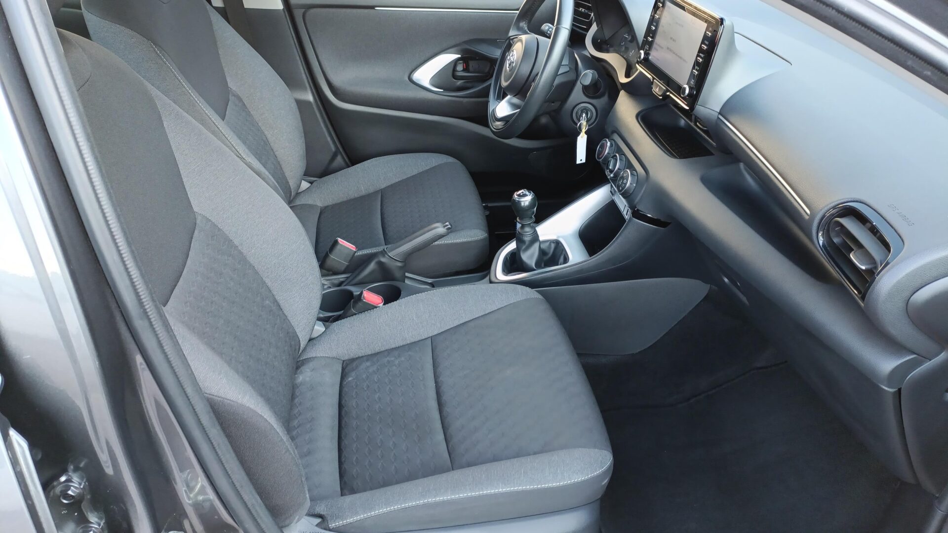 Toyota Yaris - zdjęcie 9