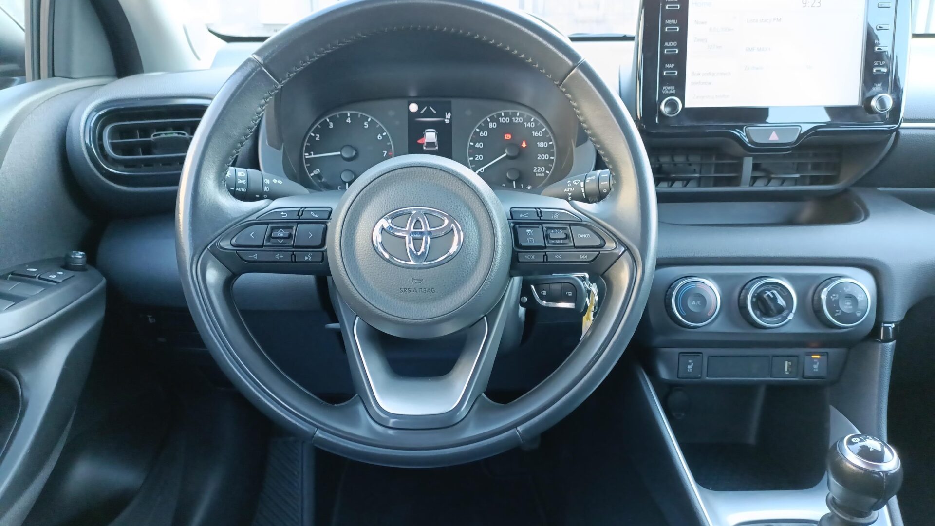 Toyota Yaris - zdjęcie 12