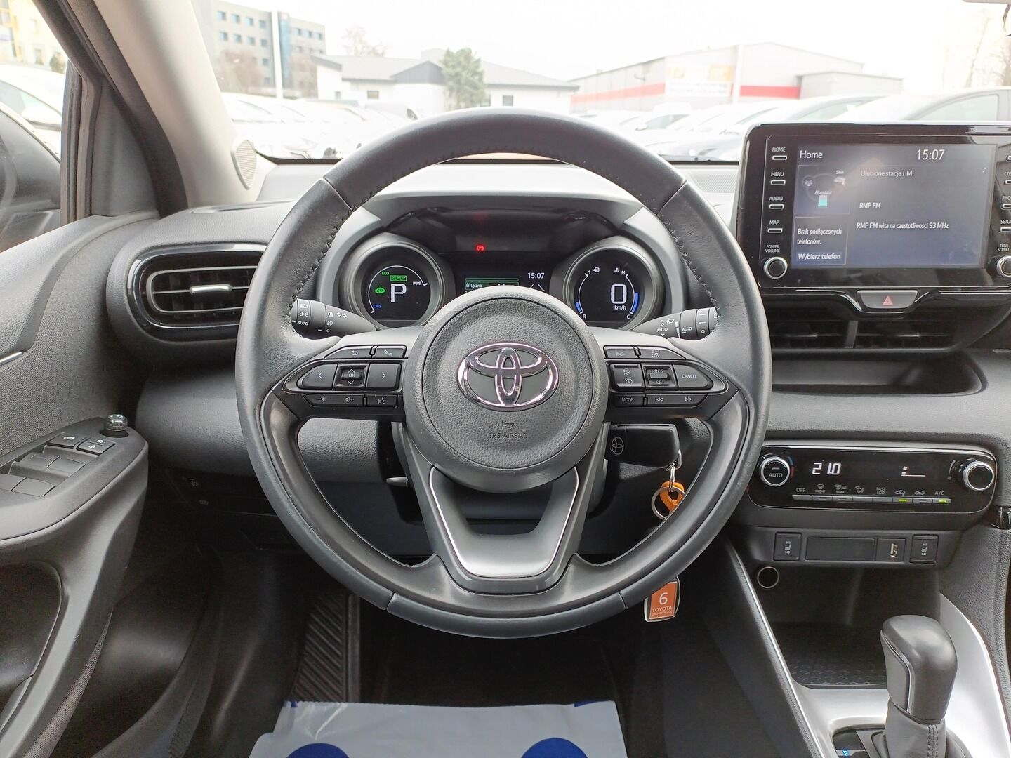 Toyota Yaris - zdjęcie 16