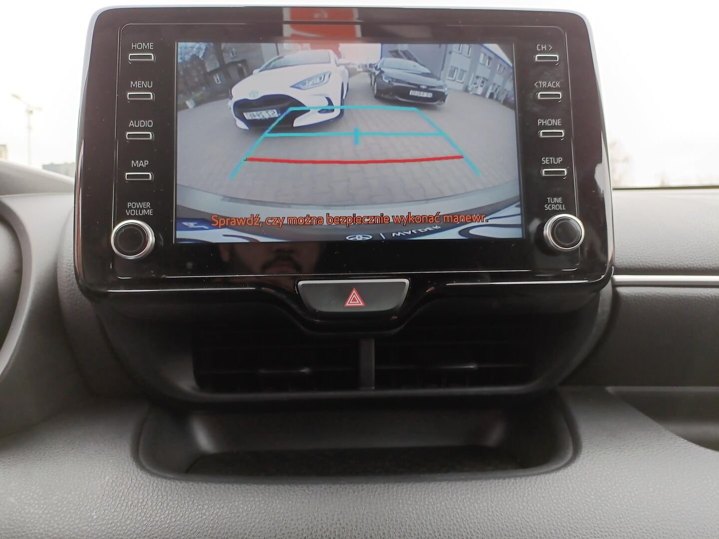 Toyota Yaris - zdjęcie 17