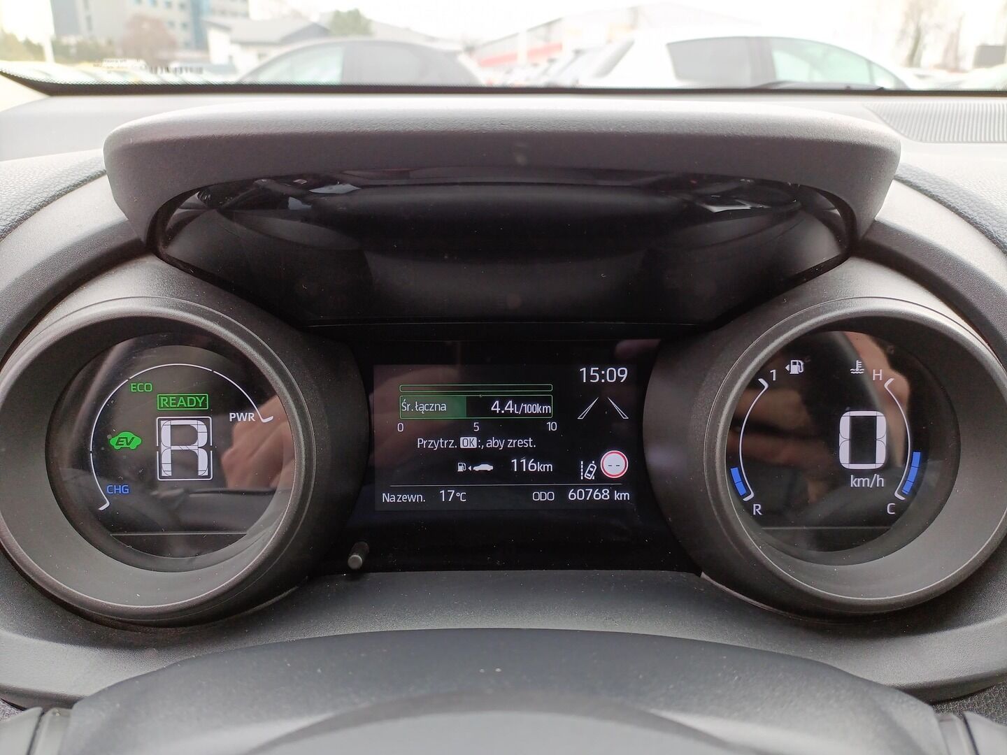 Toyota Yaris - zdjęcie 18