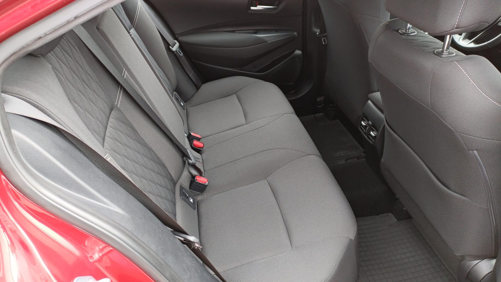 Toyota Corolla - zdjęcie 13