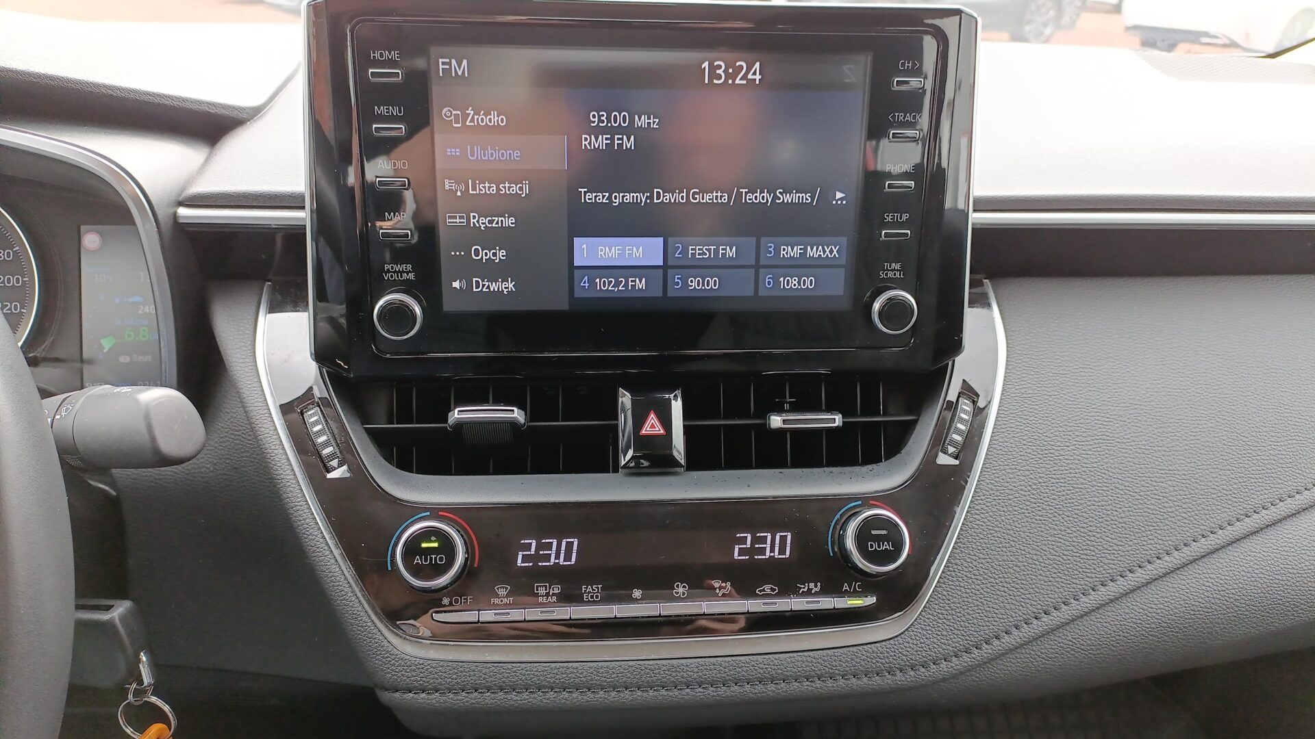 Toyota Corolla - zdjęcie 17