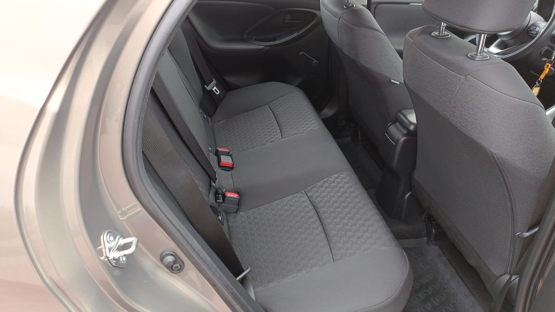 Toyota Yaris - zdjęcie 13