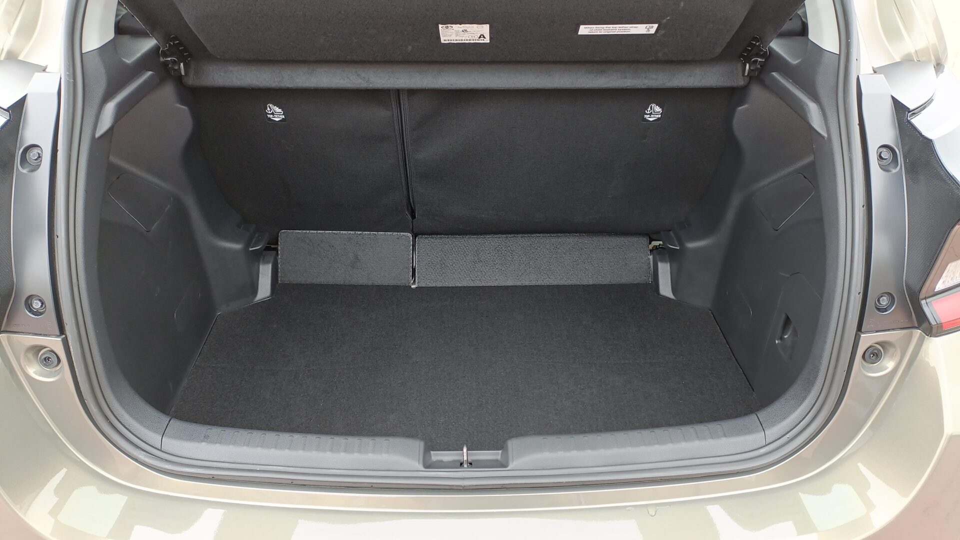 Toyota Yaris - zdjęcie 18