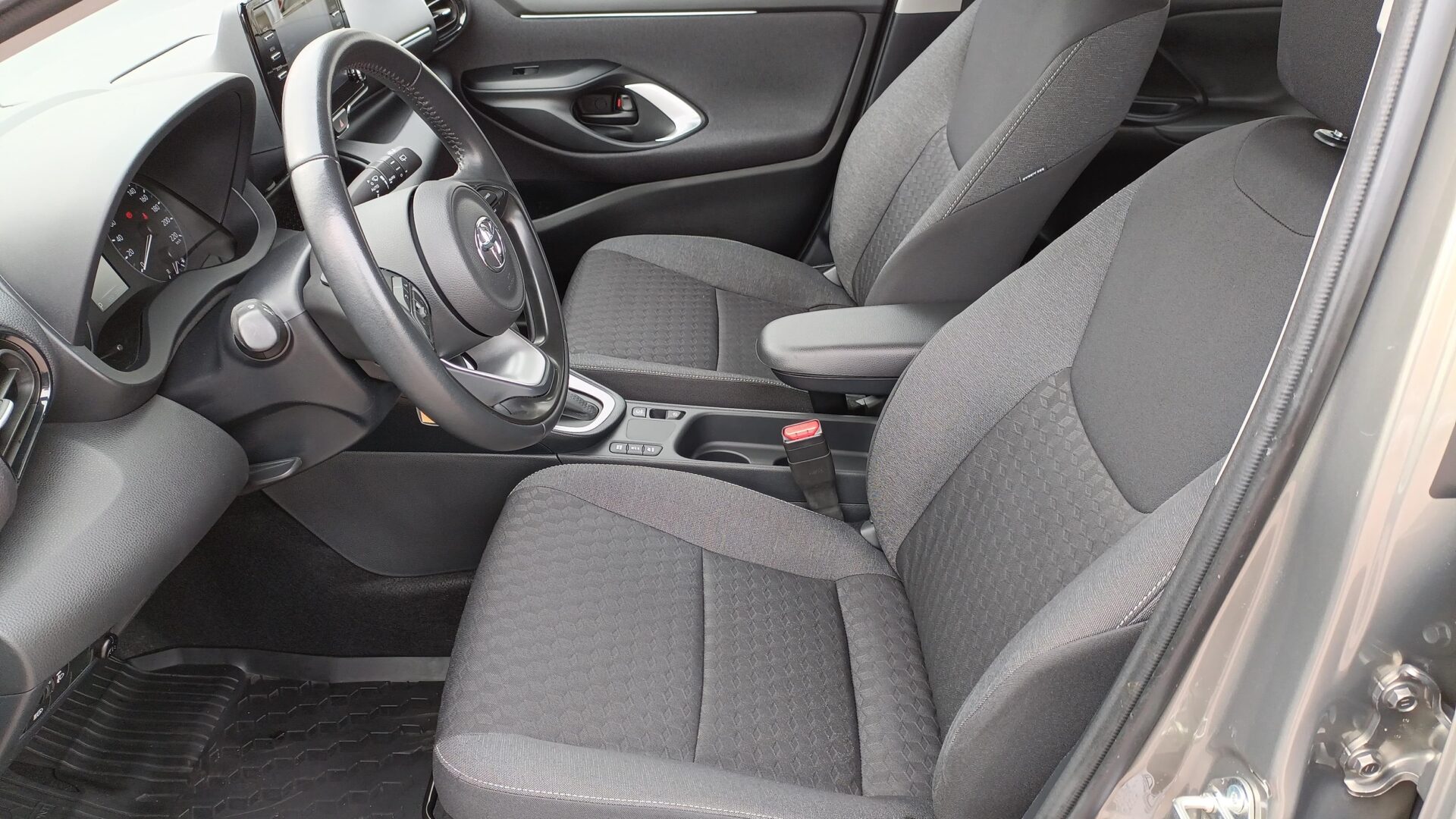 Toyota Yaris - zdjęcie 10