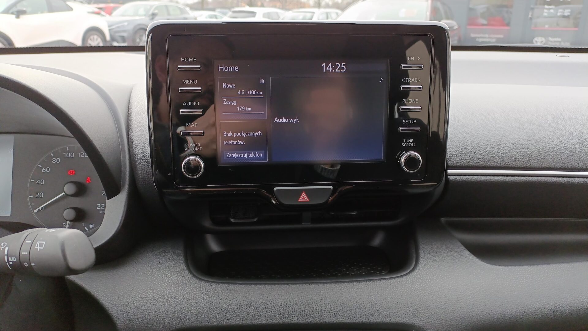 Toyota Yaris - zdjęcie 16