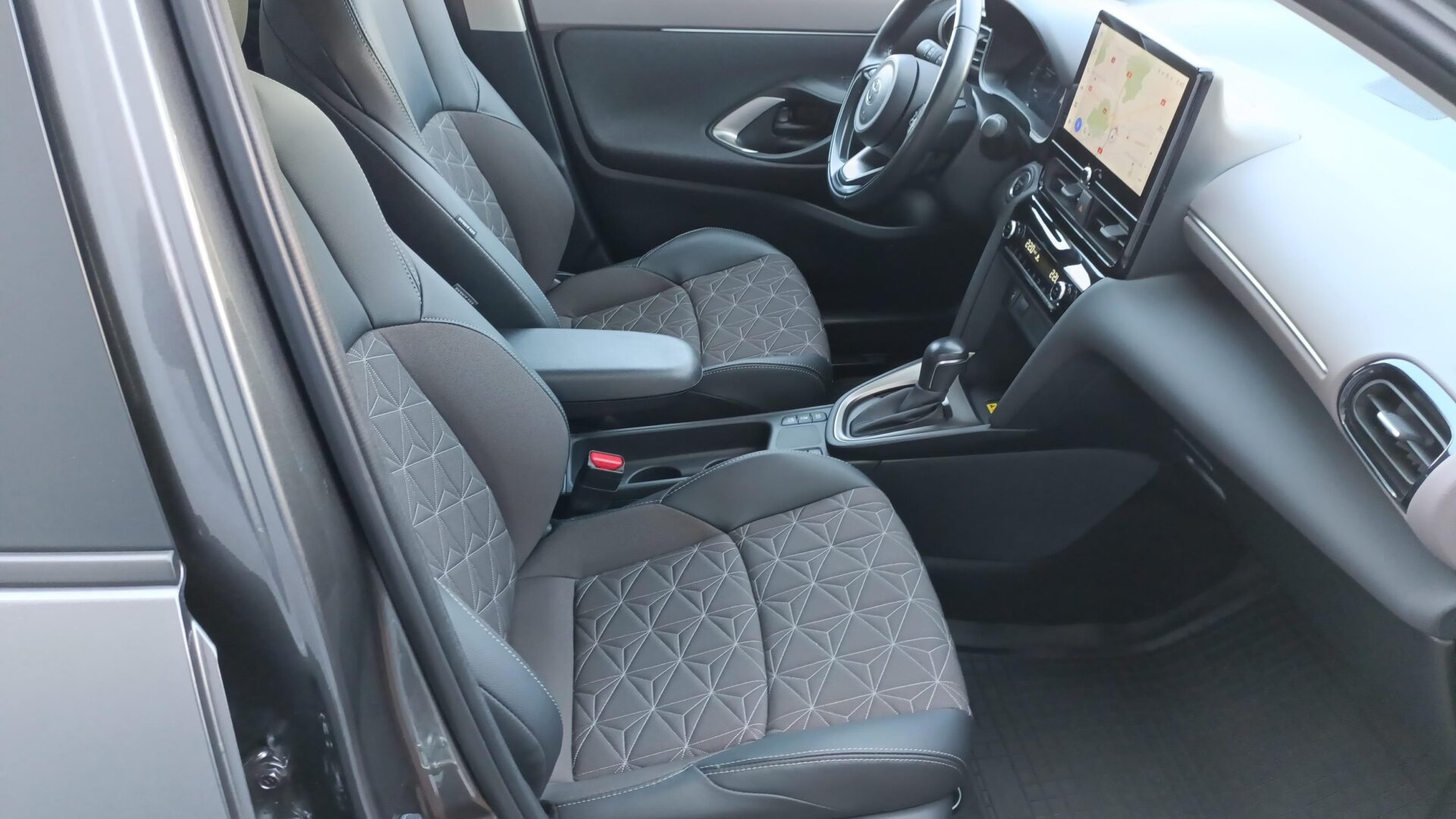 Toyota Yaris Cross - zdjęcie 11