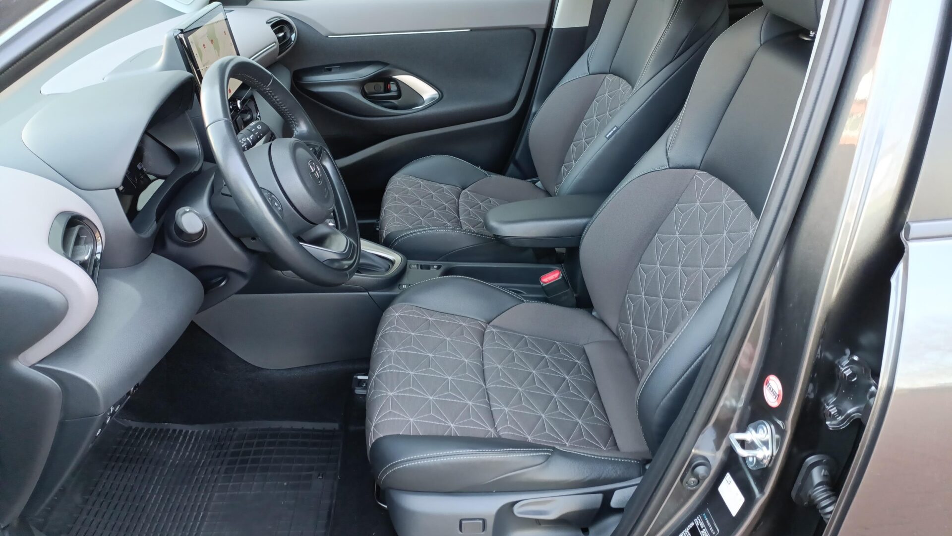 Toyota Yaris Cross - zdjęcie 9