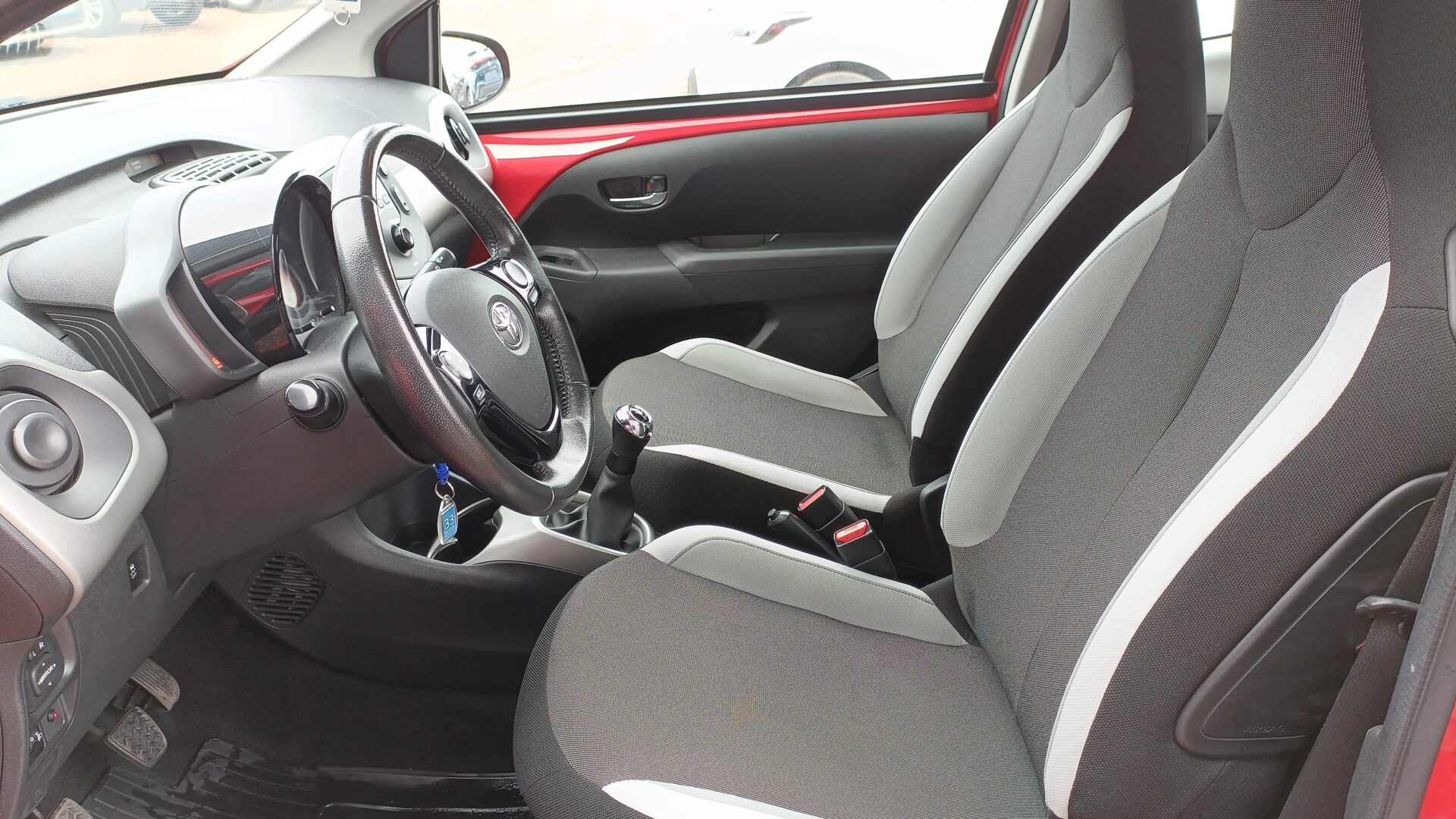 Toyota Aygo - zdjęcie 9