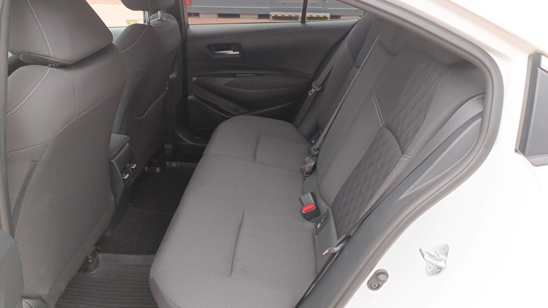 Toyota Corolla - zdjęcie 11